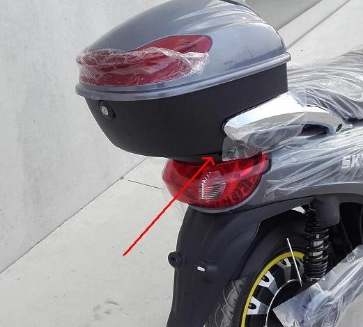 PLASTICA SUPPORTO SOTTO BAULETTO POSTERIORE - bici elettrica scooter sky II tipo z-tech