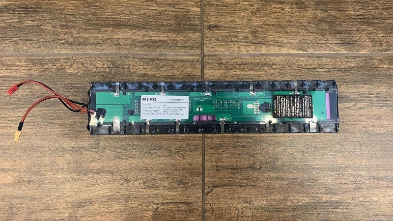BATTERIA DI 36V 7.8AH  RICARICABILE  PER MONOPATTINO ELETTRICO XPRO 350W/500W 7.8AH 36v