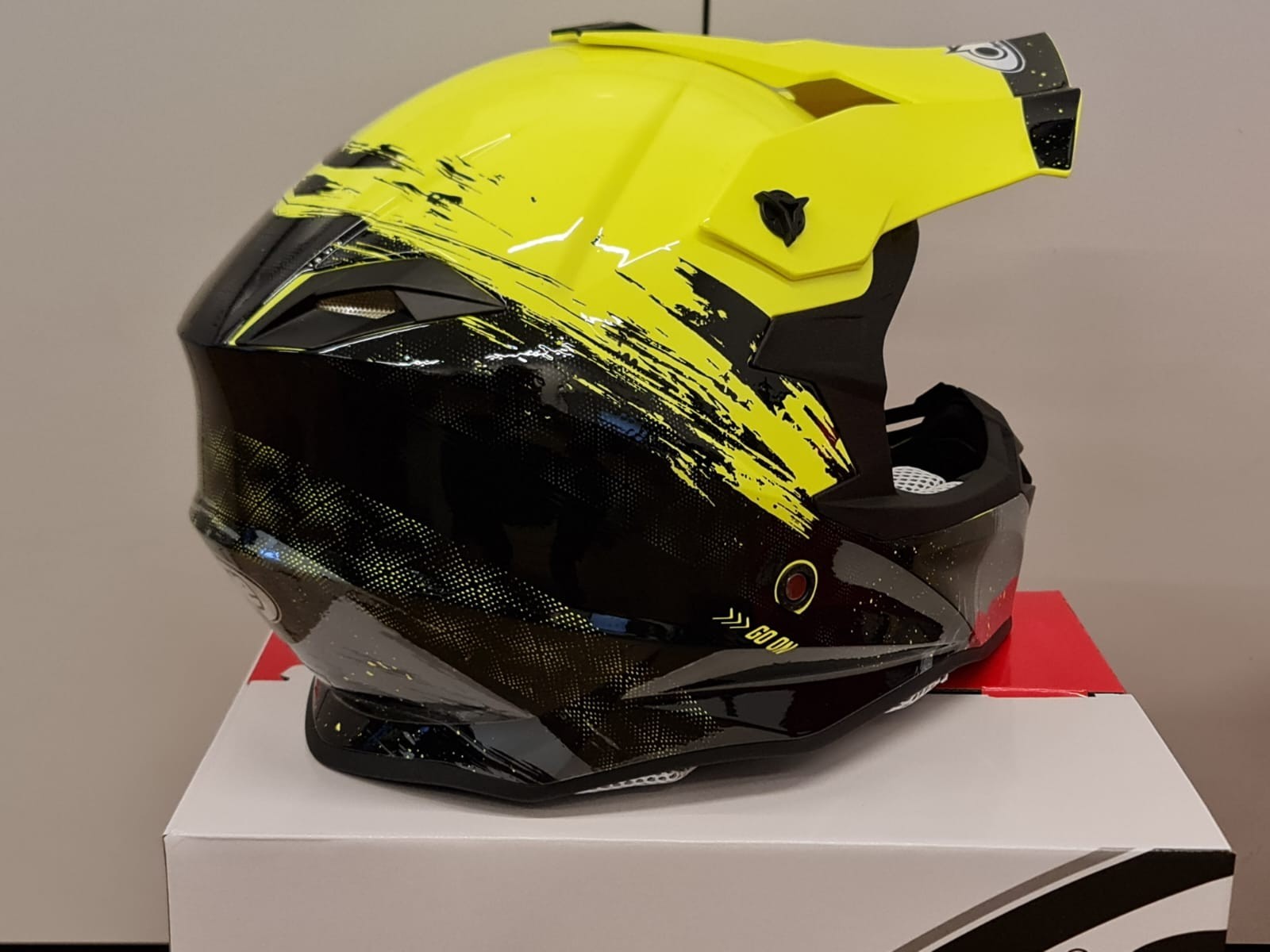 CASCO MOTOCROSS ONE HELMETS RACING MOTO GIALLO FLUO NERO