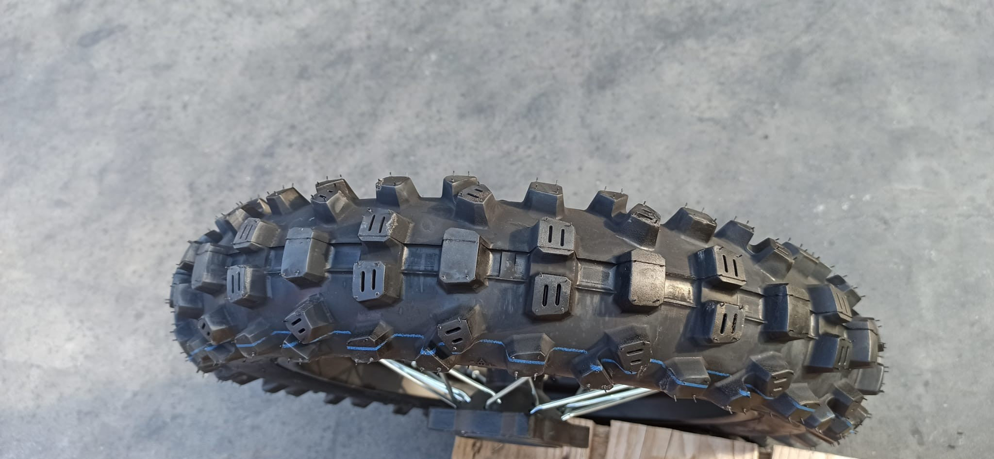 01pz GOMMA CERCHIATA 80/100-12 perno 15mm CERCHI GOMME cross PIT BIKE BSE CERCHIO COPERTONE