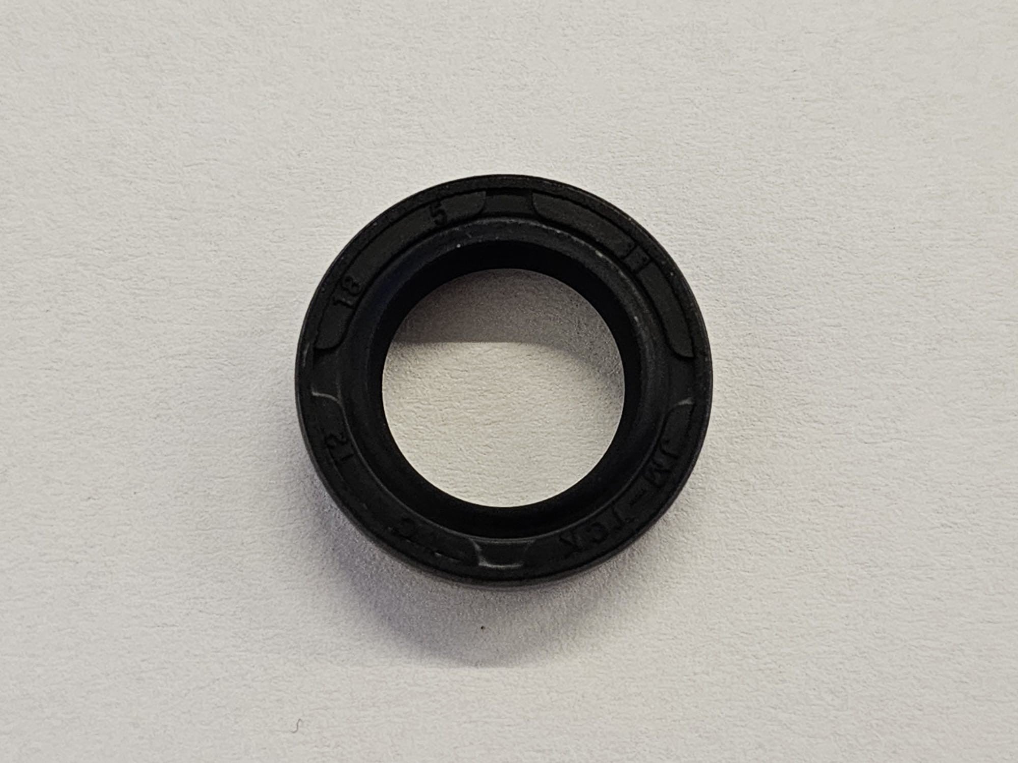 PARAOLIO PER PERNO RITORNO MOLLA FRIZIONE BLOCCO MOTORE YX140 140cc