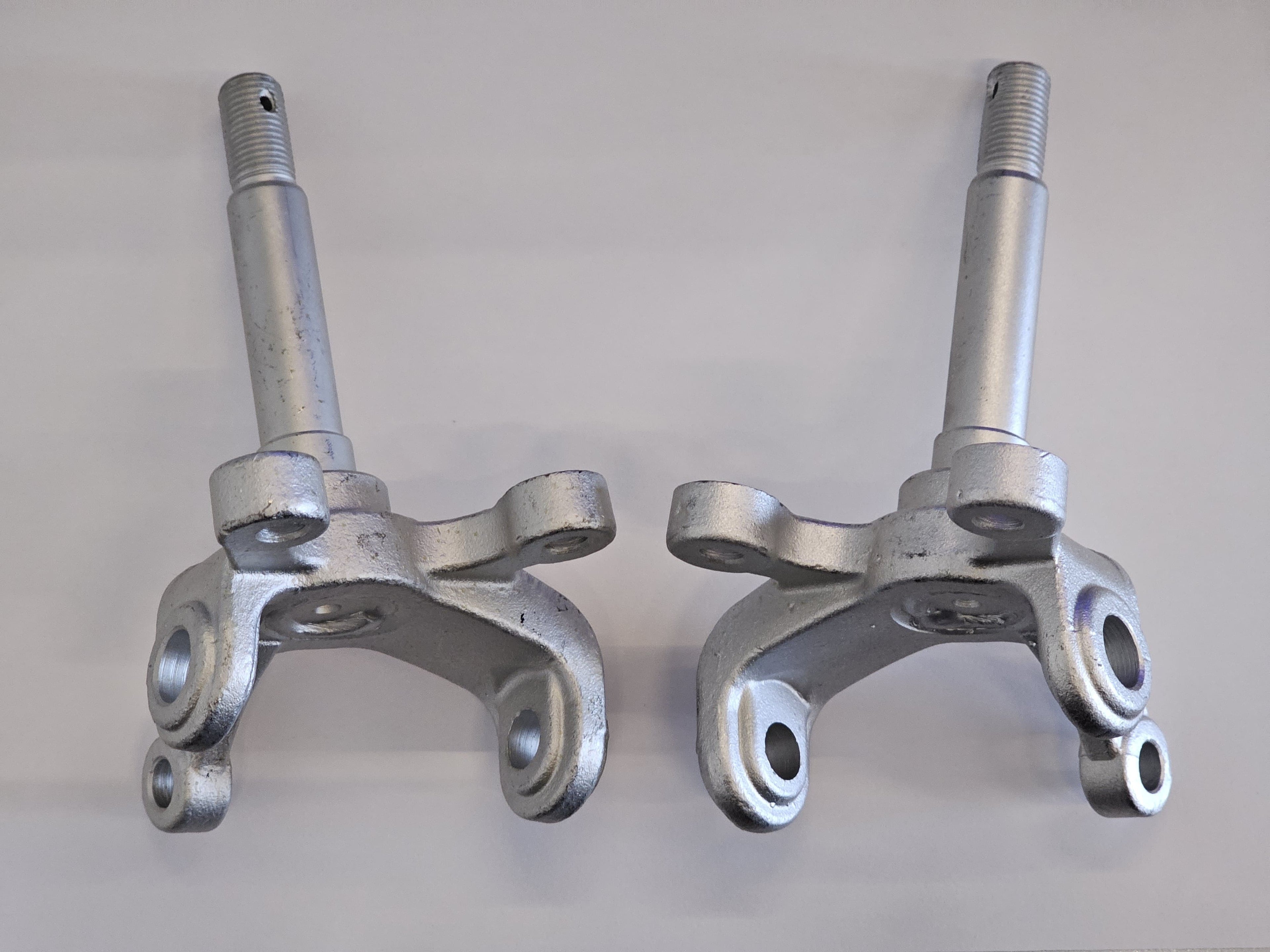 COPPIA PERNO RUOTA DESTRA + SINISTRA PER QUAD A150 A180 AU150 AU180