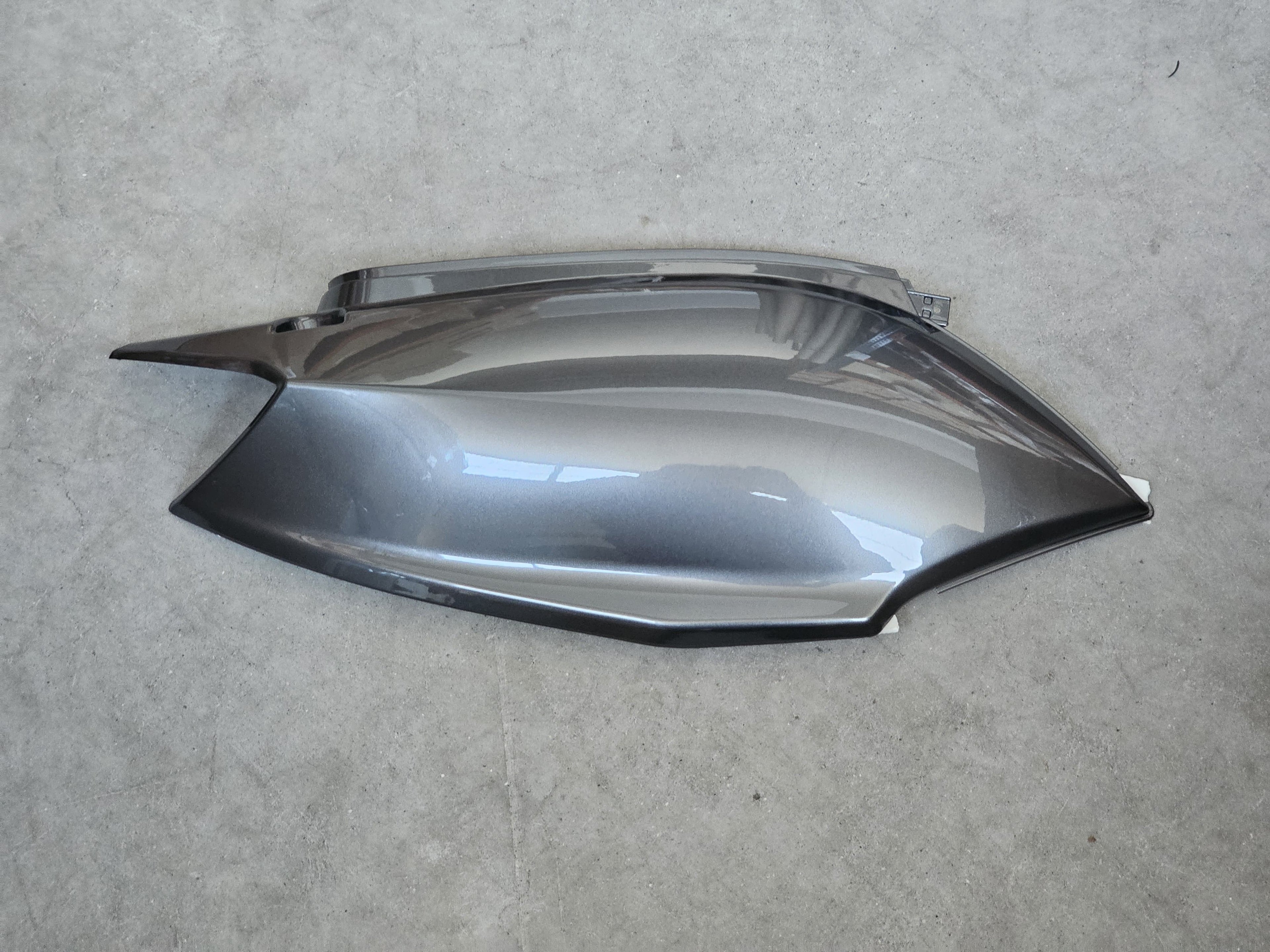 PLASTICA POSTERIORE DESTRA DA SALITI LUCIDA SCOOTER ELETTRICO SKY II REVENGE