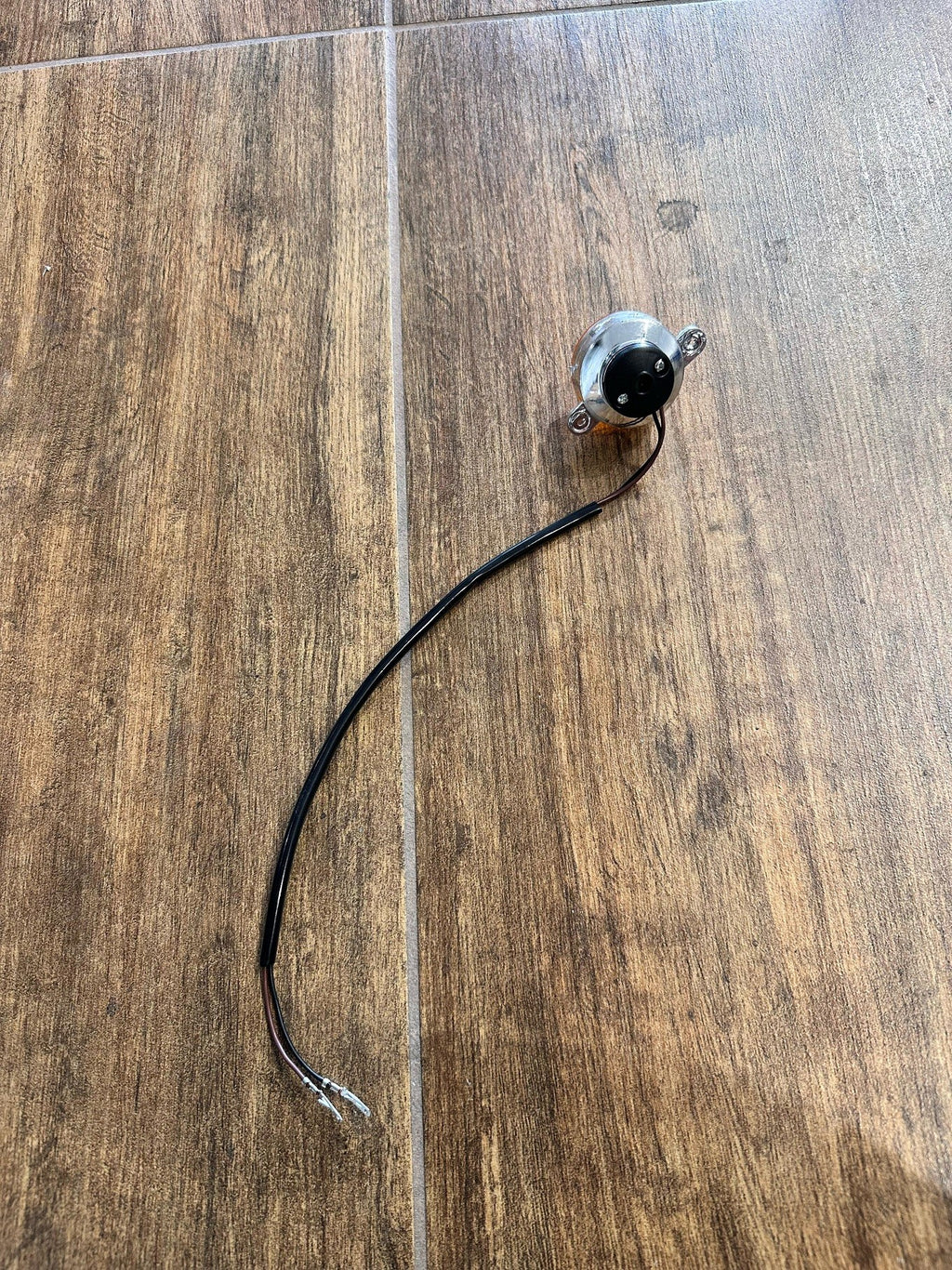 01pz FANALE POSTERIORE GIALLO PER QUAD RENEGADE 125XXL