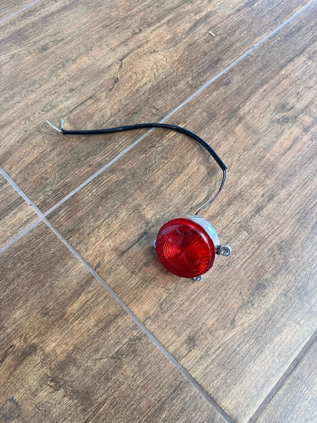 01pz FANALE POSTERIORE ROSSO PER QUAD RENEGADE 125XXL