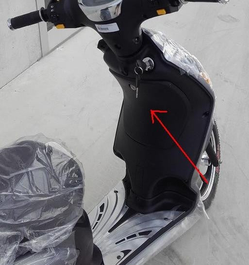 PLASTICA SPORTELLINO BAULETTO ANTERIORE - bici elettrica scooter sky II tipo z-tech