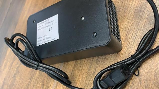 CARICA BATTERIE PIOMBO 48V 20Ah 3A- bici elettrica scooter sky II tipo z-tech
