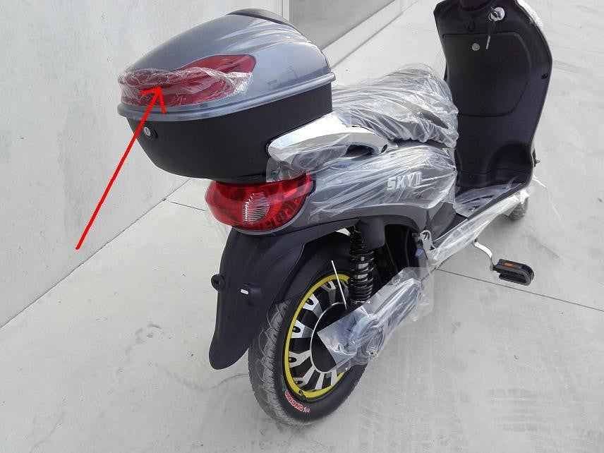 PLASTICA RIFLETTENTE ROSSA DEL BOX PORTAOGGETTI POSTERIORE - bici elettrica scooter sky II tipo z-tech